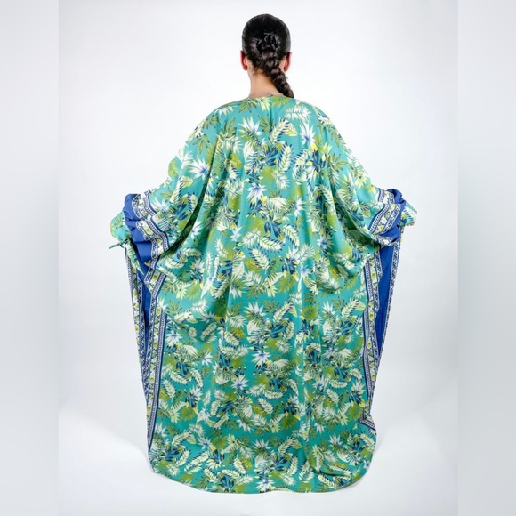 Green Multicolor Floral Print Oversized Batwing Sleeve Kaftans - Picture 2 of 4
